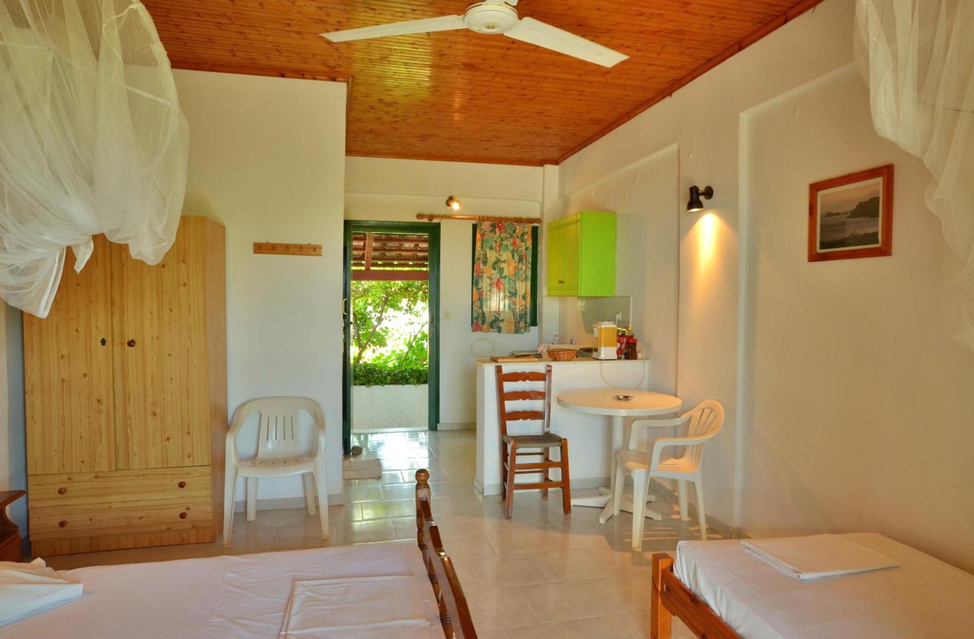 Lemonia Accommodations Agios Sostis  Exterior foto